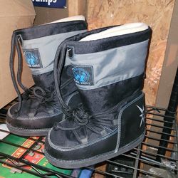 Moon Boots / Snow Boots, Womens Size 5-7