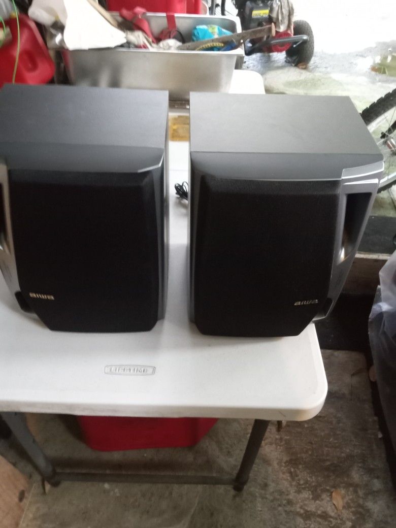 AUDIO SPEAKERS (2 AIWA)