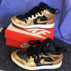 Nike Jordan 1Mid SE kids shoes size 11C