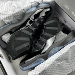 Brand new jordan 11 cap and gown

Size 10
