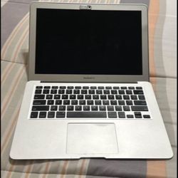 2013 MacBook Air 13 Inch *CHARGER INCLUDED* Negotiable Price 