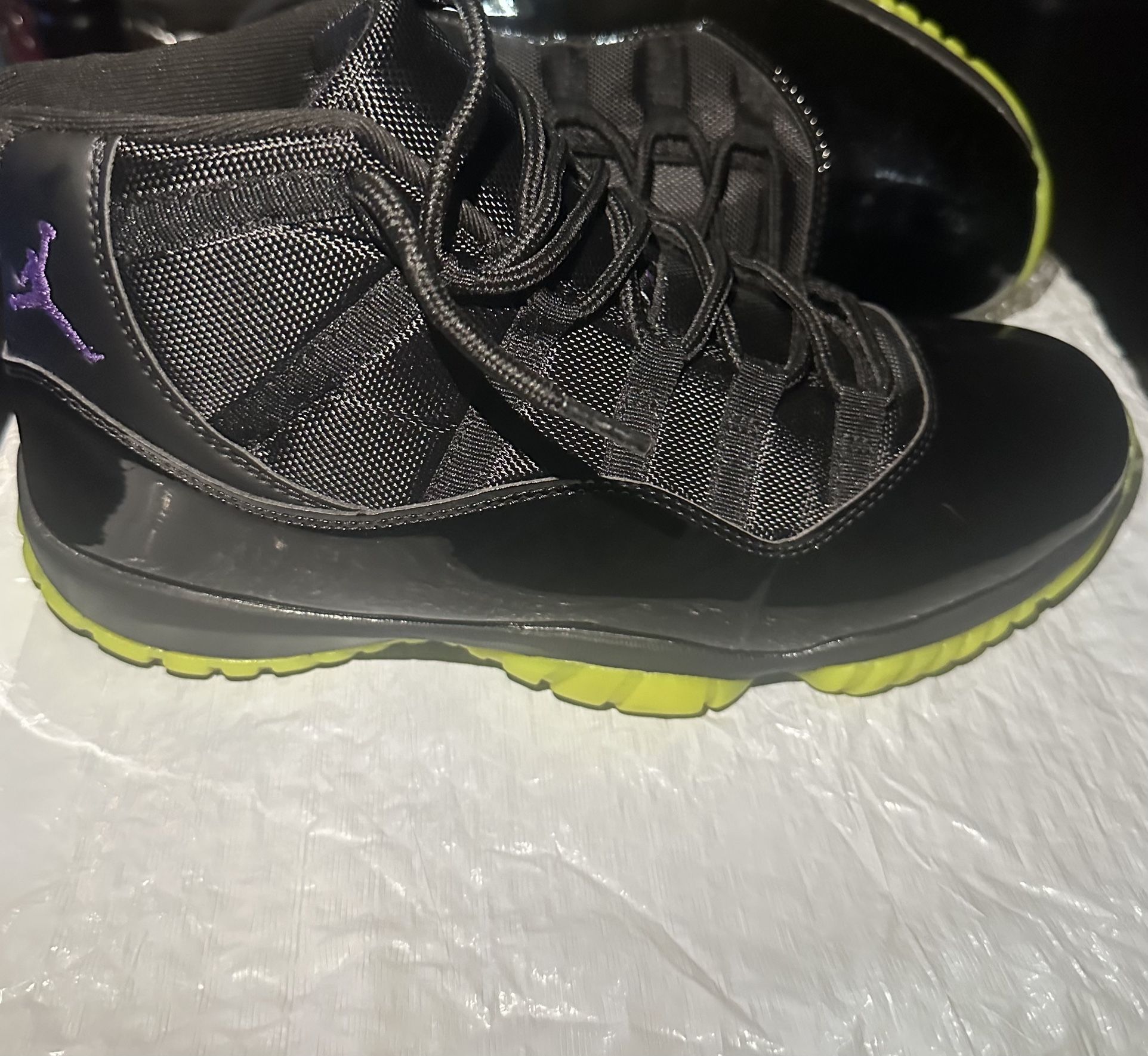 Air Jordan 11 "Black/Barely Volt" GS Size Men’s 11