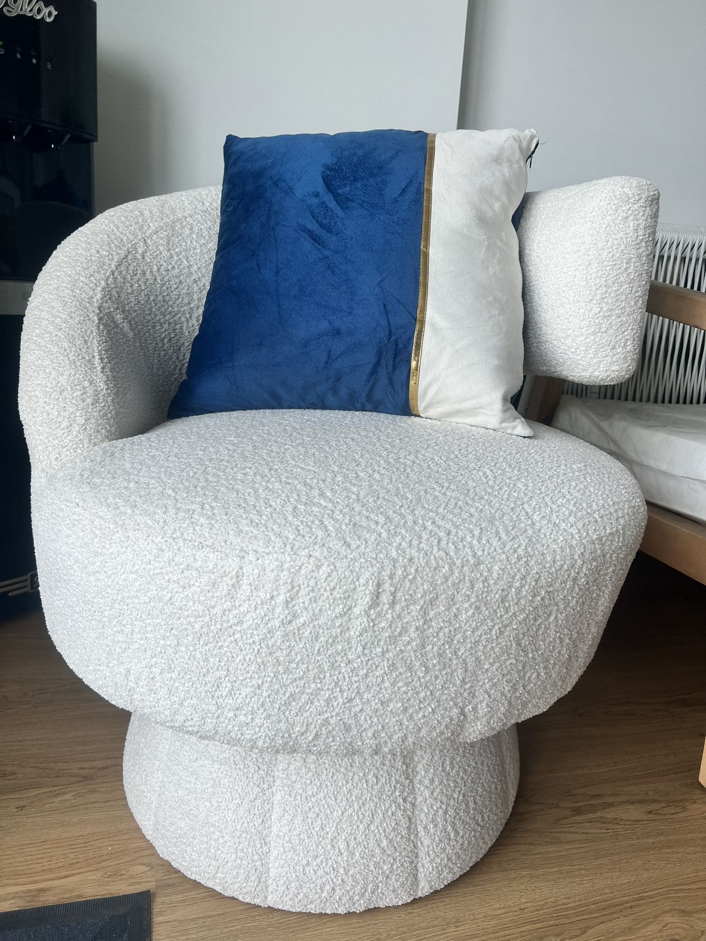 White Swivel Accent Chairs For Living Room/Bar