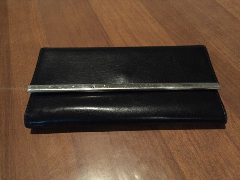 Guess wallet. Black. Great condition. $20 or best offer.