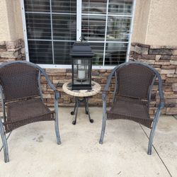 Outdoor/porch/backyard Chairs And Side Table Plus Lantern 