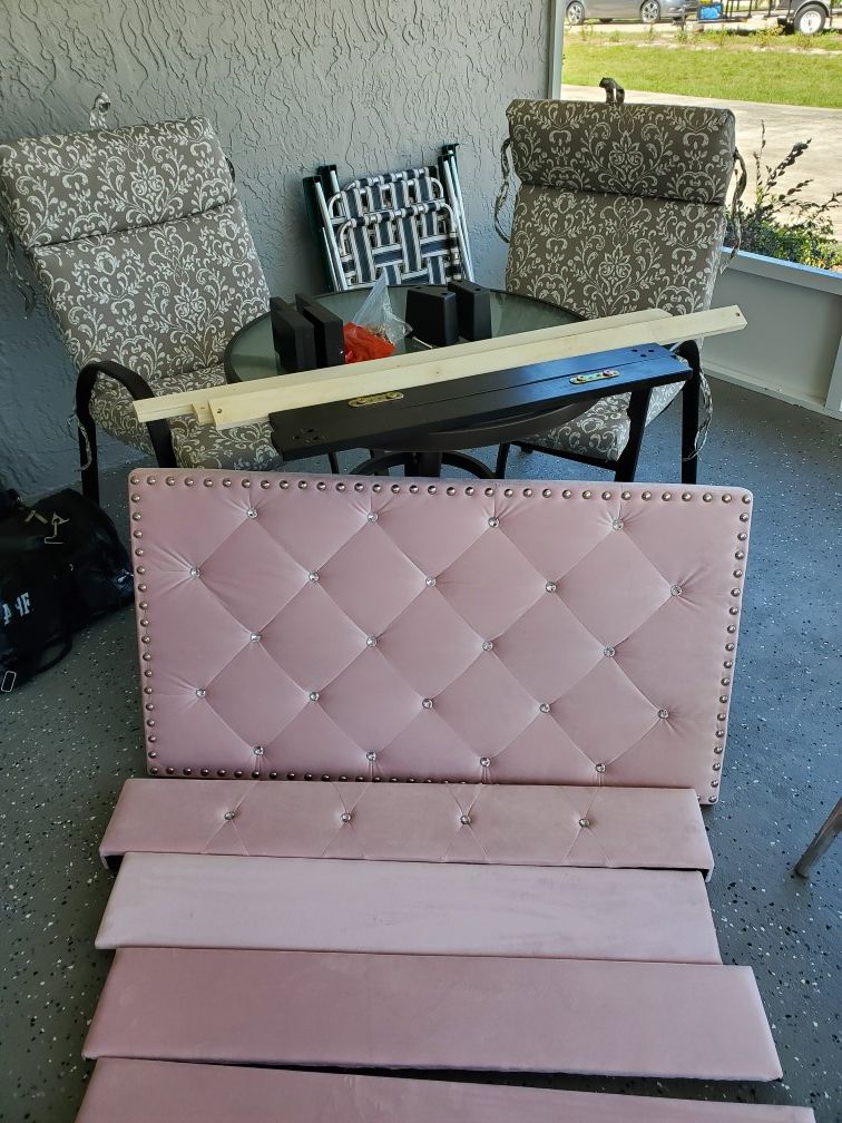 Single bed pink for a little girl