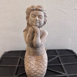 Kneeling Mermaid Garden Statue
