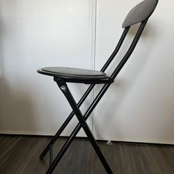 Small foldable chair