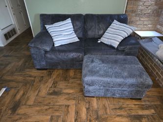 Couch, love seat, 2 ottoman for sale