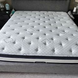 Like New King Size Beautyrest Mattress 