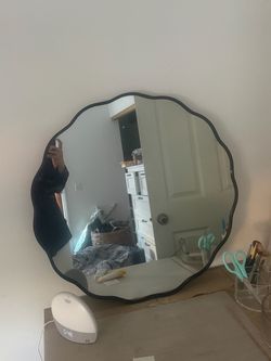 Round Wall Mirror with Wavy Black Frame