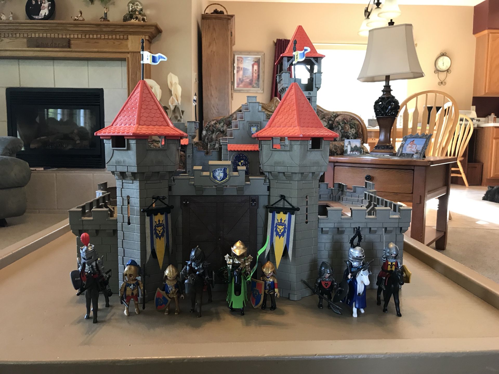 Extra Large Deluxe Playmobil (play mobile, playmobile, play mobil) Castle, Play Table & Knights/Horses