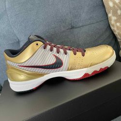Kobe 4 Protro Gold Medal