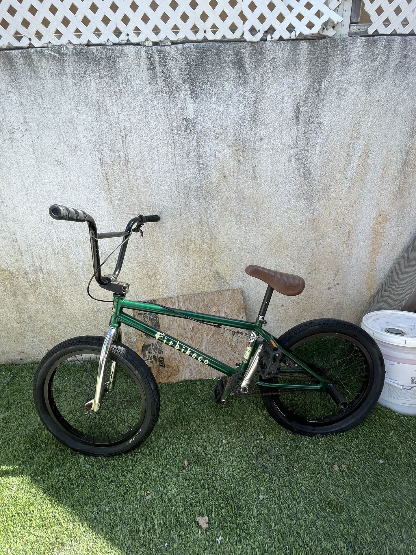 FIT BIKE CO HANGO 21" BMX Green