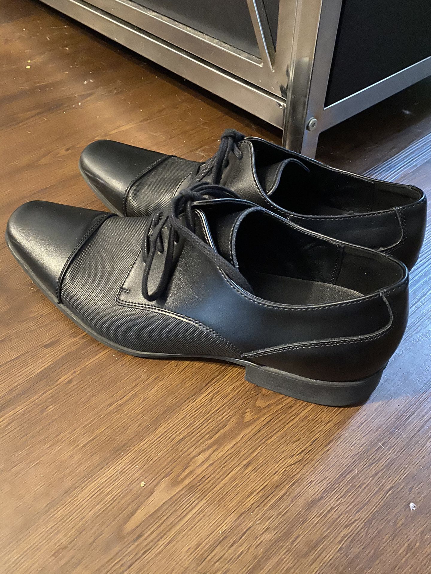 Calvin Klein men’s black leather dress shoes lace up size 10