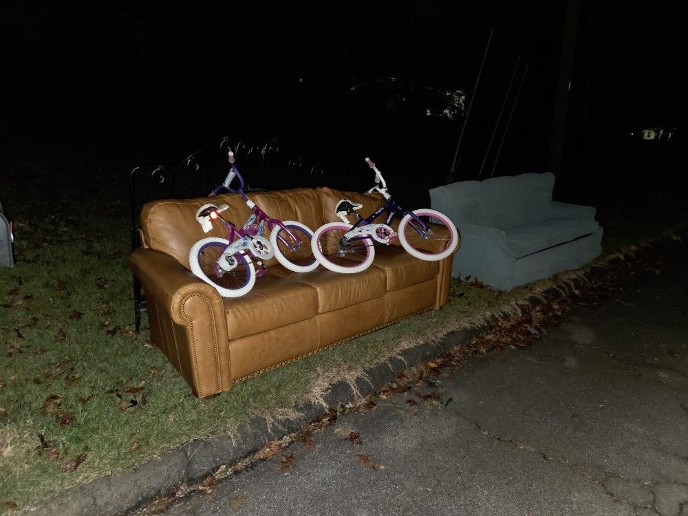 ALL FREE ITEMS HAS NOT BEEN RAINED ON!!!