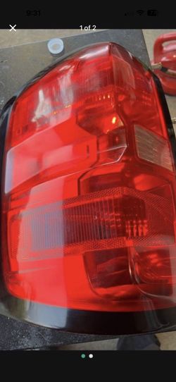 16 17 18 19  chevy silverado left tail light Oem good condition 