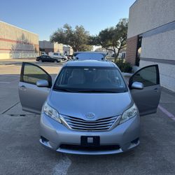 2015 Toyota Sienna LE