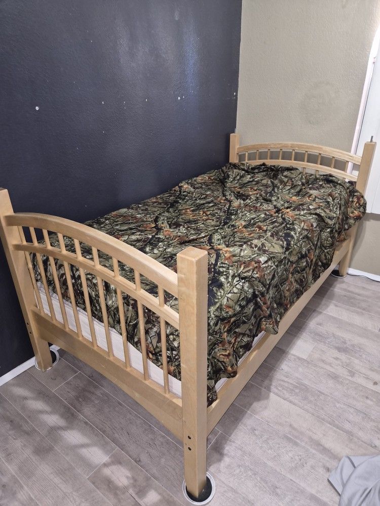 Twin Bed With 2 Mattresses