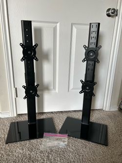 2 Dual monitor stand