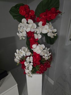 Arreglo floral.  Flower arrangement living room decor