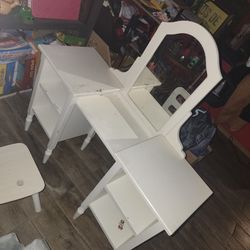 Girls vanity