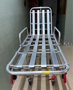 Stretcher/hospital gurney