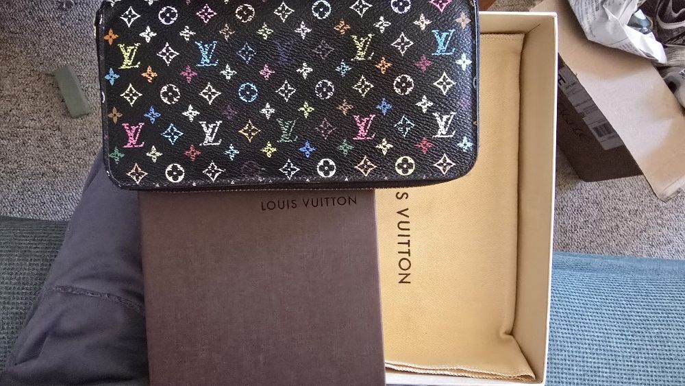 Louis Vuitton Monogrammed Black Zippy Wallet/COA