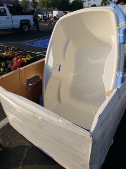 Aquatic bath tub