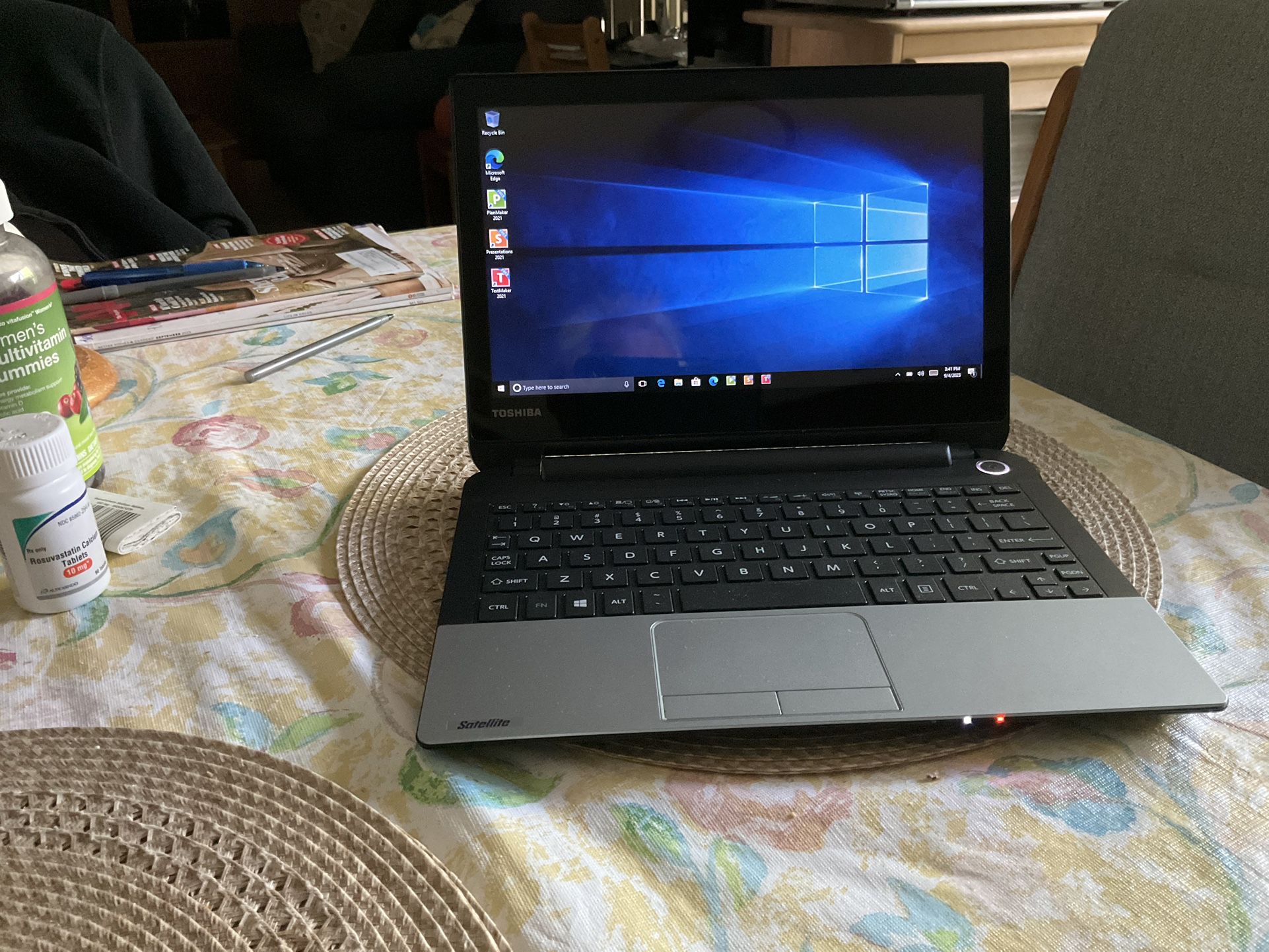 Toshiba Satellite Laptop, 11 Inch Touch Screen, Windows 10, Like New Condition, 4gb Memory, 450gb Hard Drive