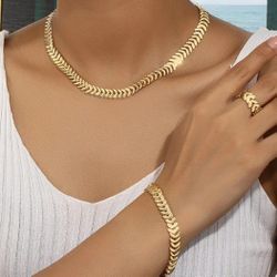 Pretty Gold Tone Link Jewelry Set