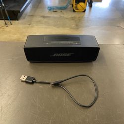 Bose SOUNDLINK MINI Bluetooth Speaker w/ Charger