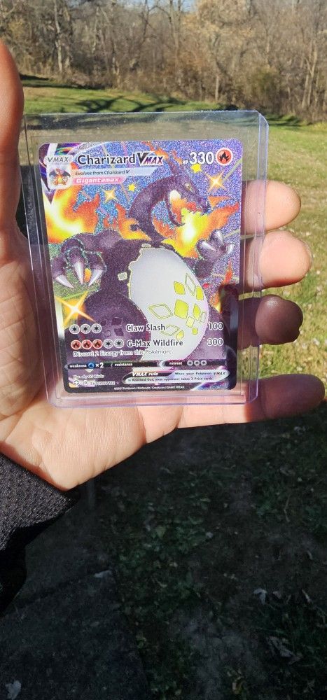 CHARIZARD VMAX