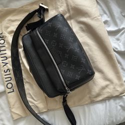 Louis Vuitton Messenger Bag Leather Monogram Lv Logo M30233 in Black, Men's  for Sale in Norwalk, CA - OfferUp
