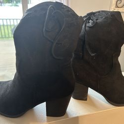 Black boots with detailing size 8 