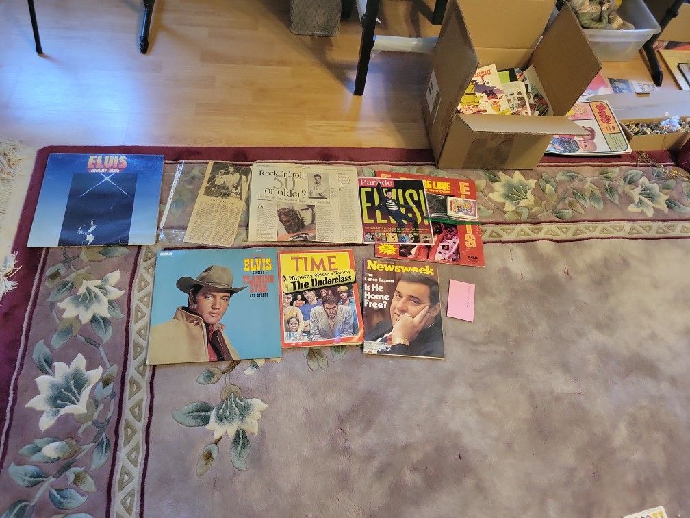 ELVIS PRESLEY GROUPING/3 LP/MAGAZINE ARTICLES
