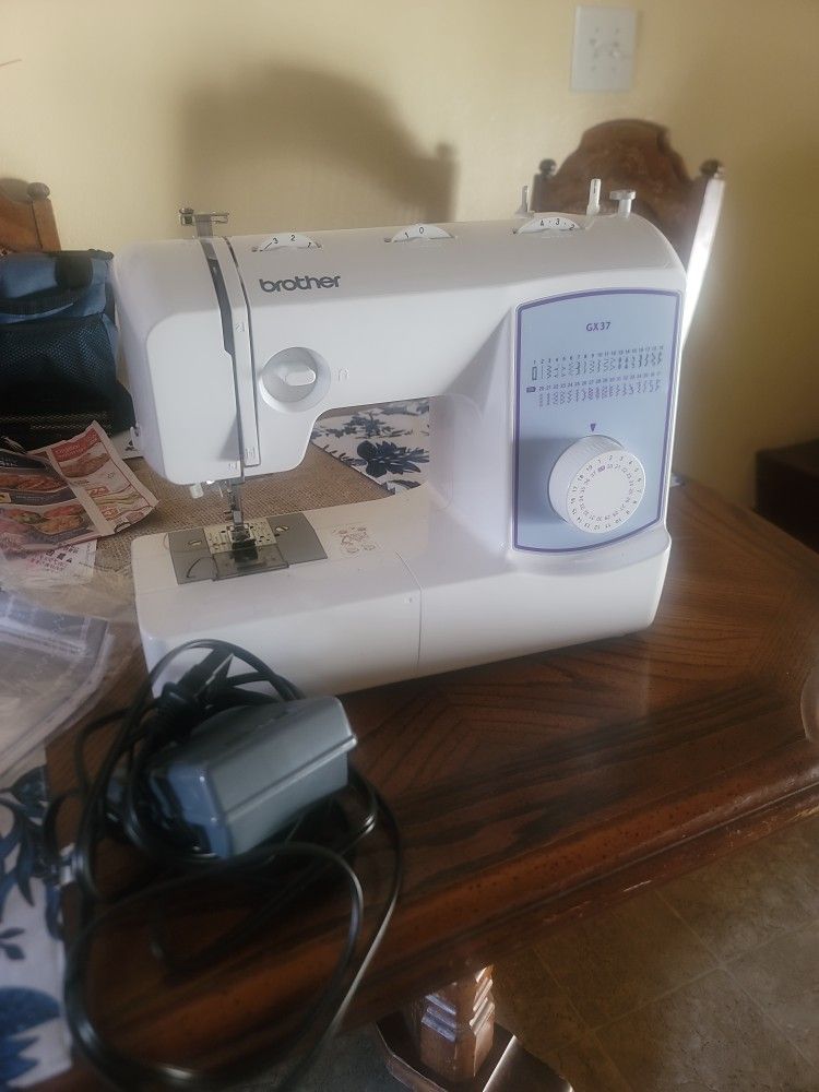 Brother GX37 Sewing Machine (SEE DESCRIPTION)