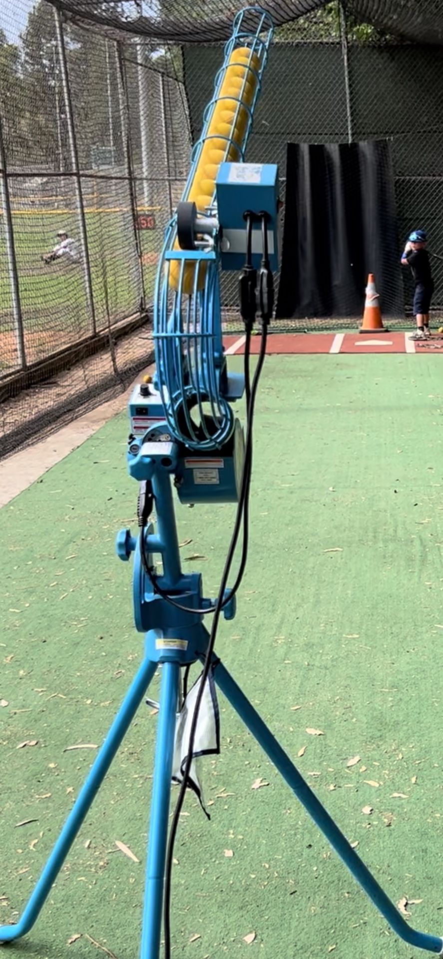 Lite Flite Pitching Machine With Ball Feeder And Balls for Sale in Los