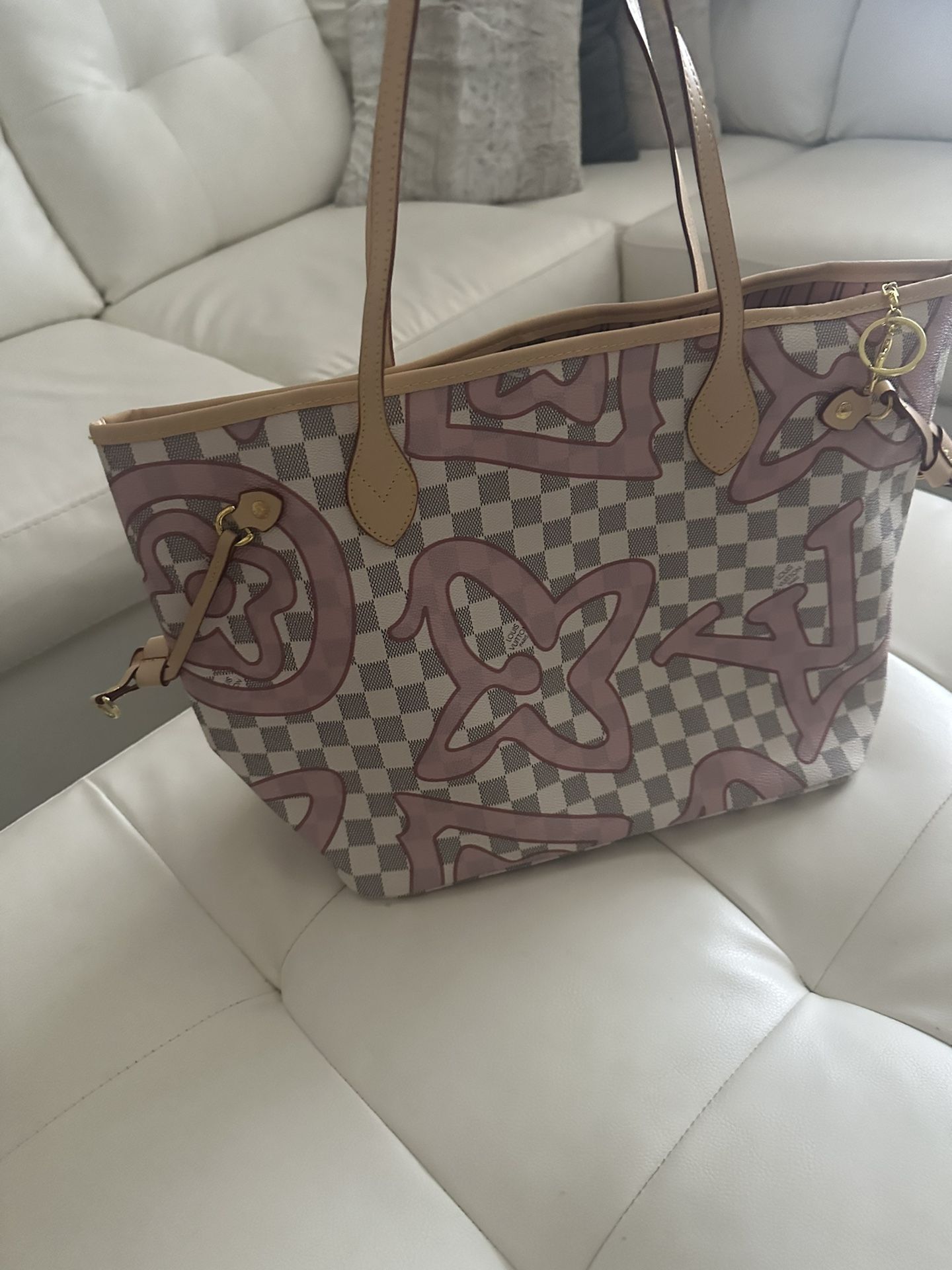 Authentic Louis Vuitton Neverfull MM Tahitienne Rose SOLD OUT for Sale in  Overland Park, KS - OfferUp