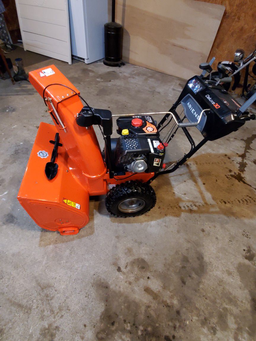 Ariens 30 inch deluxe snowblower like new used once