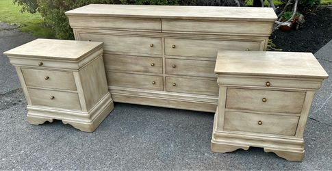 Dresser & Nightstand Set DELIVERY AVAILABLE