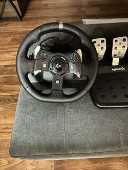  Logitech G920 Driving Force Racing Wheel and Floor