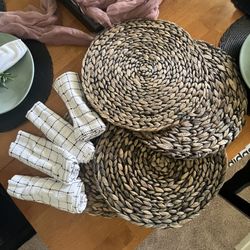 Place Mats And Napkins 