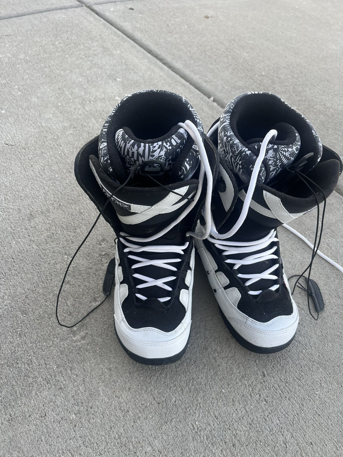 Men Size 10 Snow boots 