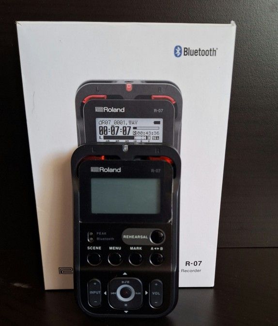 Roland R-07 High Resolution Audio Recorder