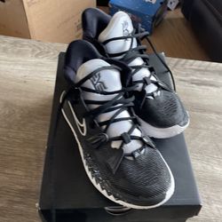 Nike Kyrie 7 Youth Size 5.5