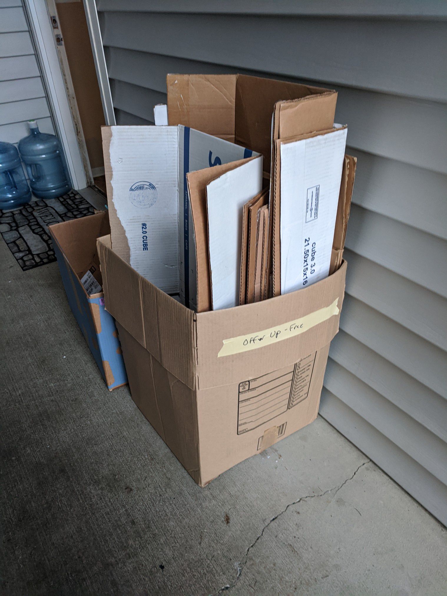 Free moving boxes (approximately 25), big and small.