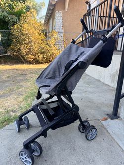Munchkin Sparrow Ultra Compact Travel Stroller –Used– Includes Carry Bag