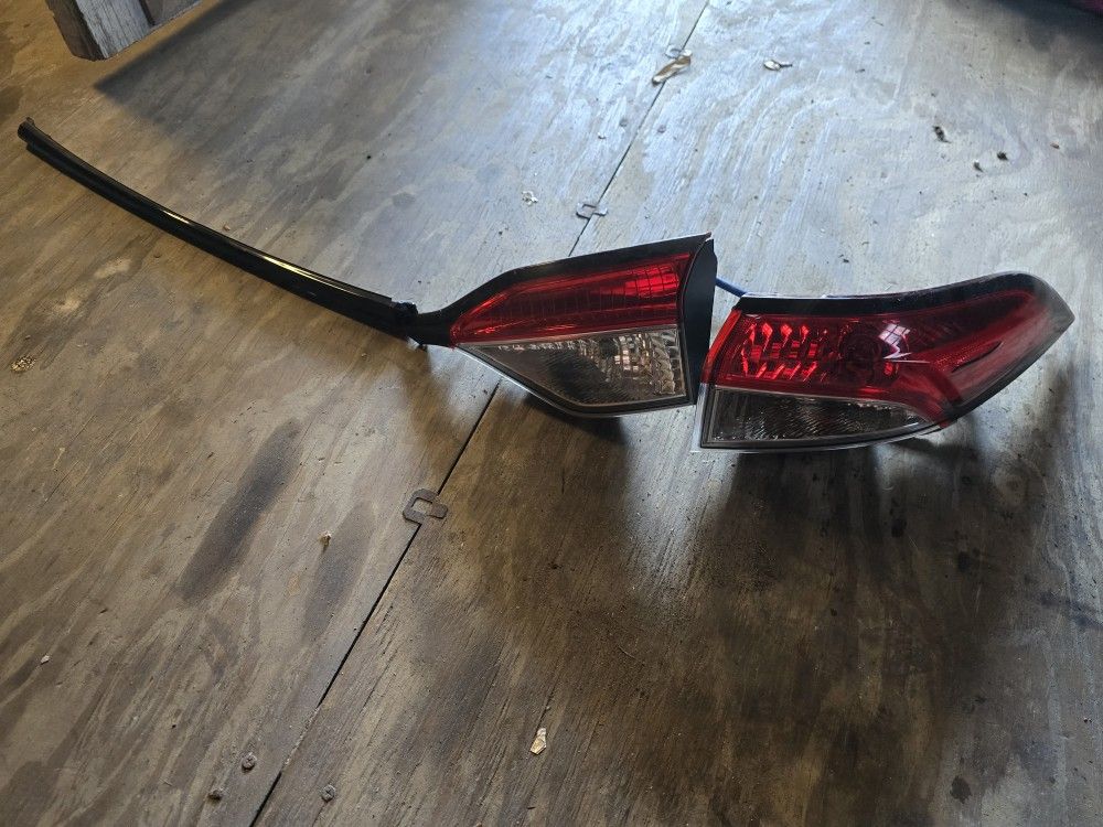 OEM Passenger tail lights for 2022 Toyota Corolla