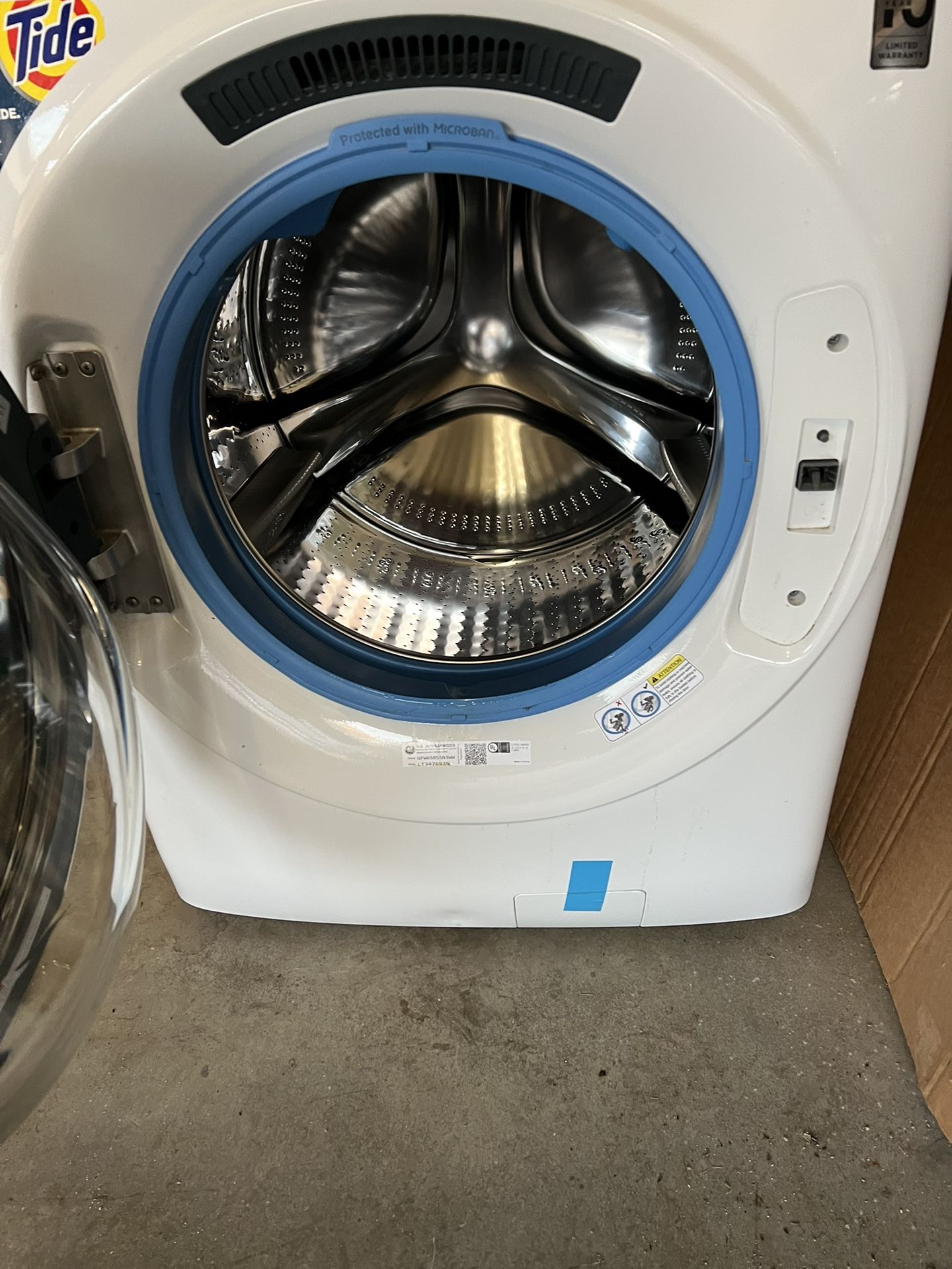 GE® ENERGY STAR 4.8 cu. ft. Capacity Smart Front Load ® Washer with UltraFresh Vent System